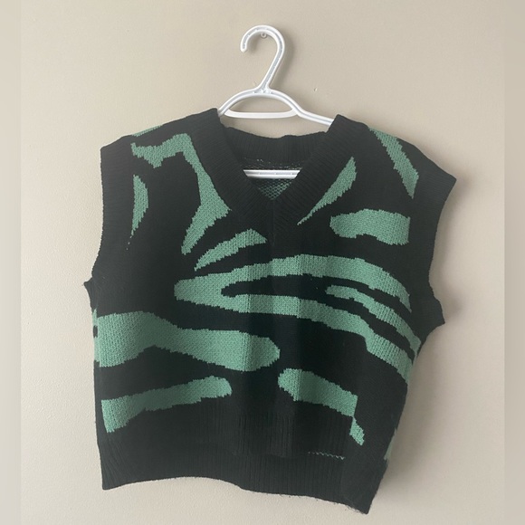 Cropped sweater vest - Picture 1 of 2